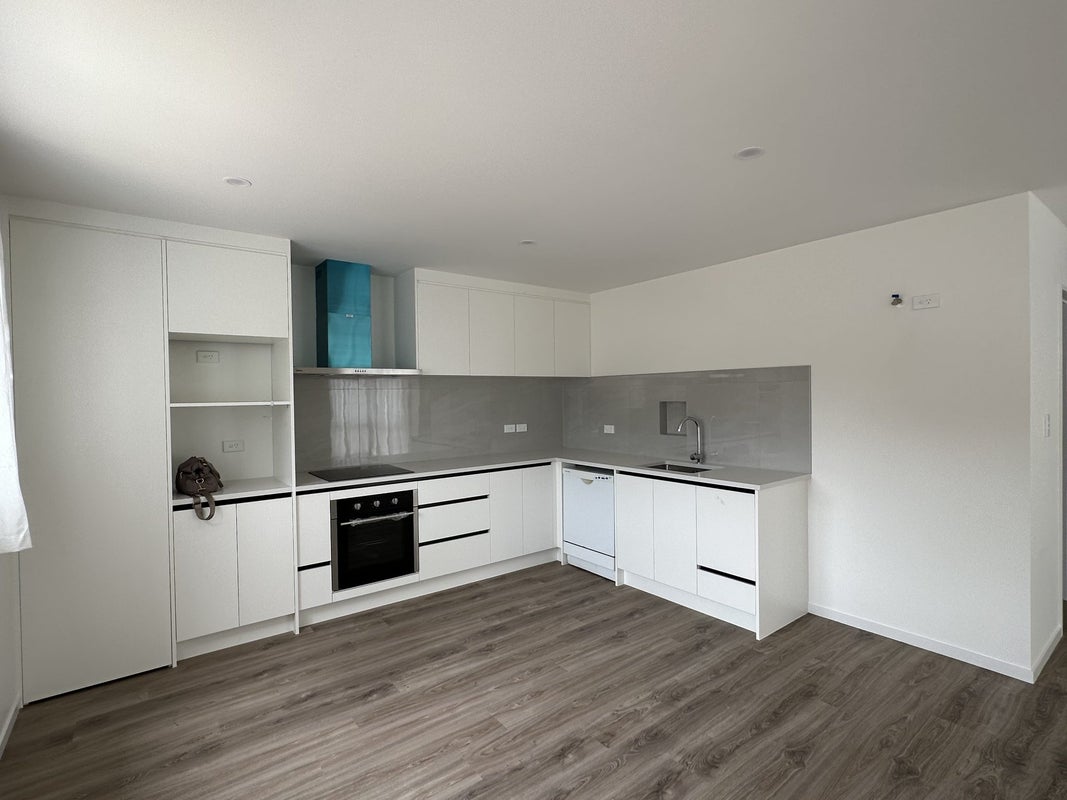12 Lewisham Street, Highland Park, Auckland - Carousel 2