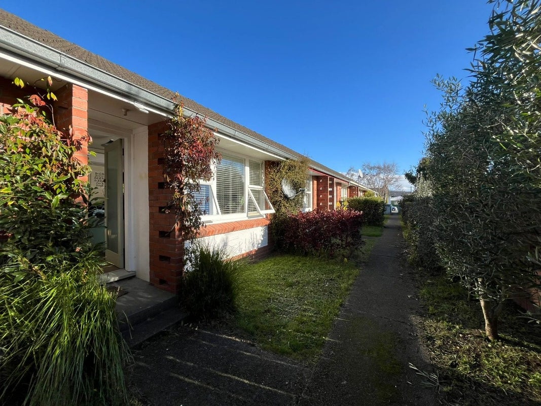 5/3 TAWAI ST, TRENTHAM, UPPER HUTT - Carousel 1