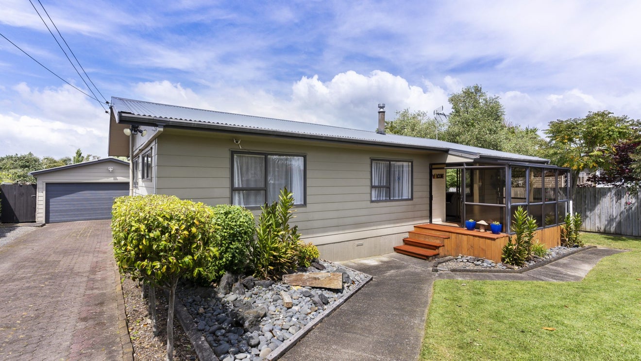 87 Third View Avenue, Beachlands, Auckland - Carousel 1