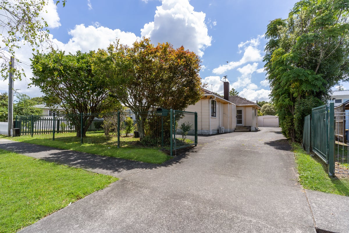 683 Swanson Road, Swanson, Auckland - Carousel 1
