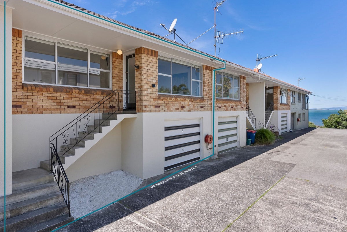 2/16 Beach Road, Castor Bay, Auckland - Carousel 1