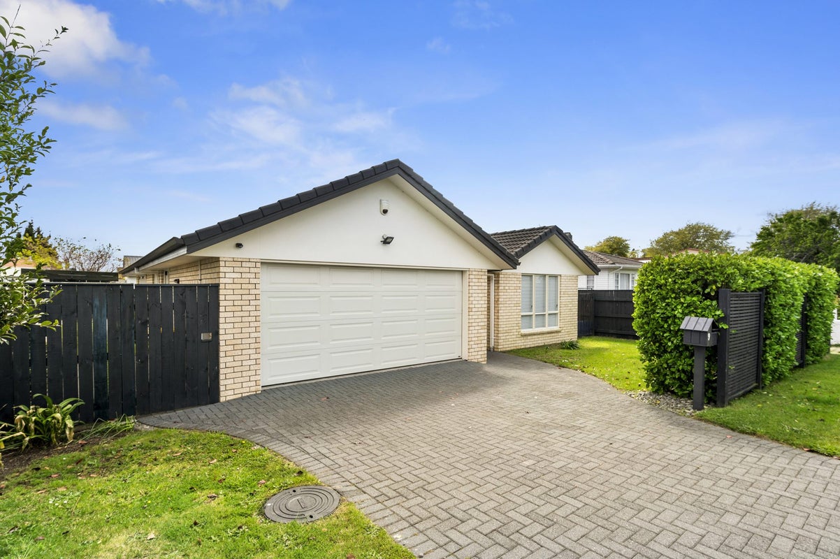 9 Holland Street, Glenholme, Rotorua - Carousel 1