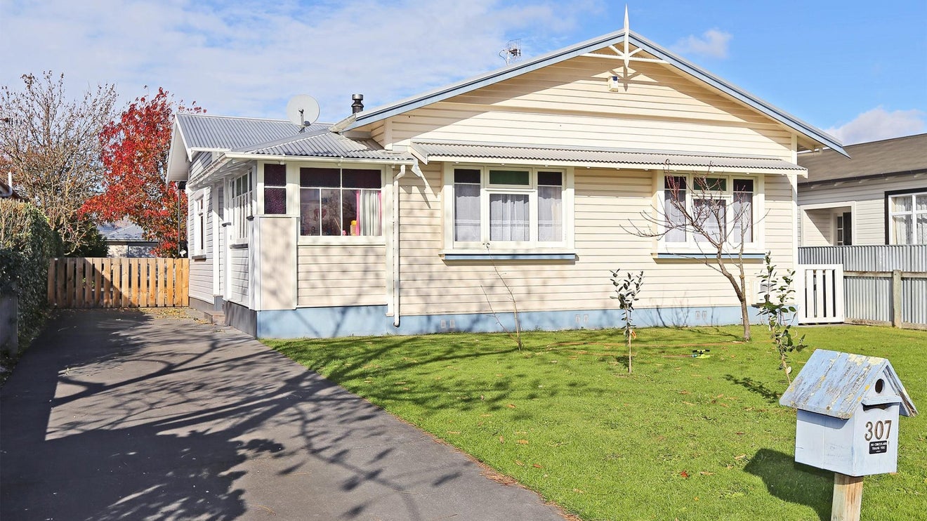 307 Park Road South, Akina, Hastings - Carousel 1