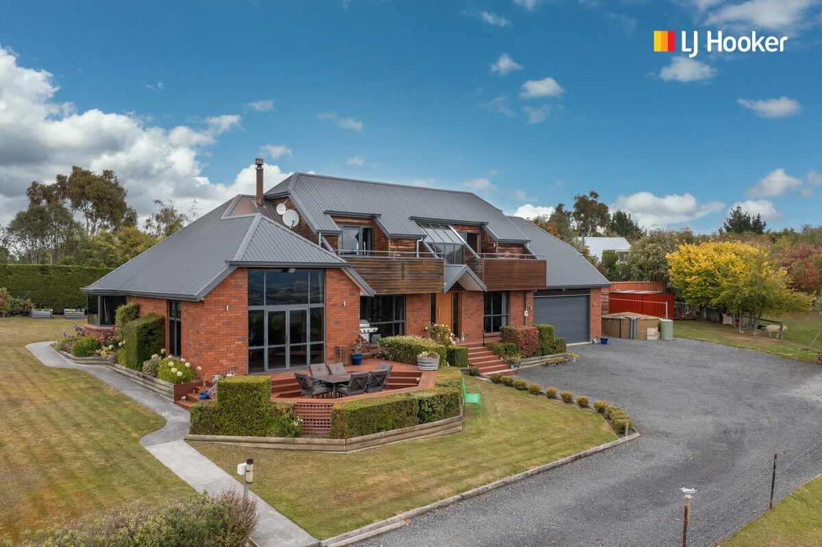 9 Sproull Drive, Scroggs Hill, Dunedin - Carousel 1