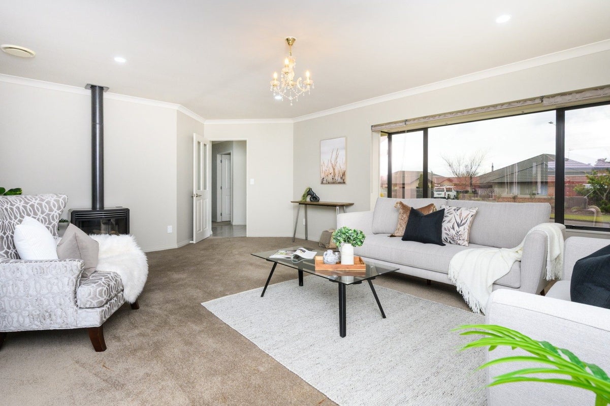 6 Ron Place, Fitzherbert, Palmerston North - Carousel 2