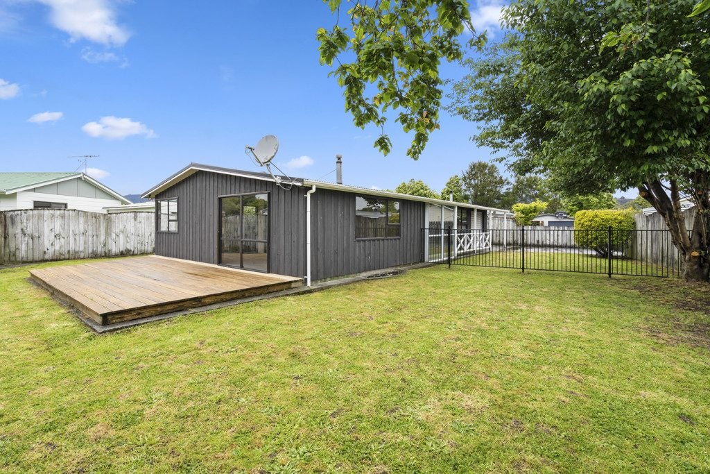 7 Laredo Grove, Totara Park, Upper Hutt - Carousel 1