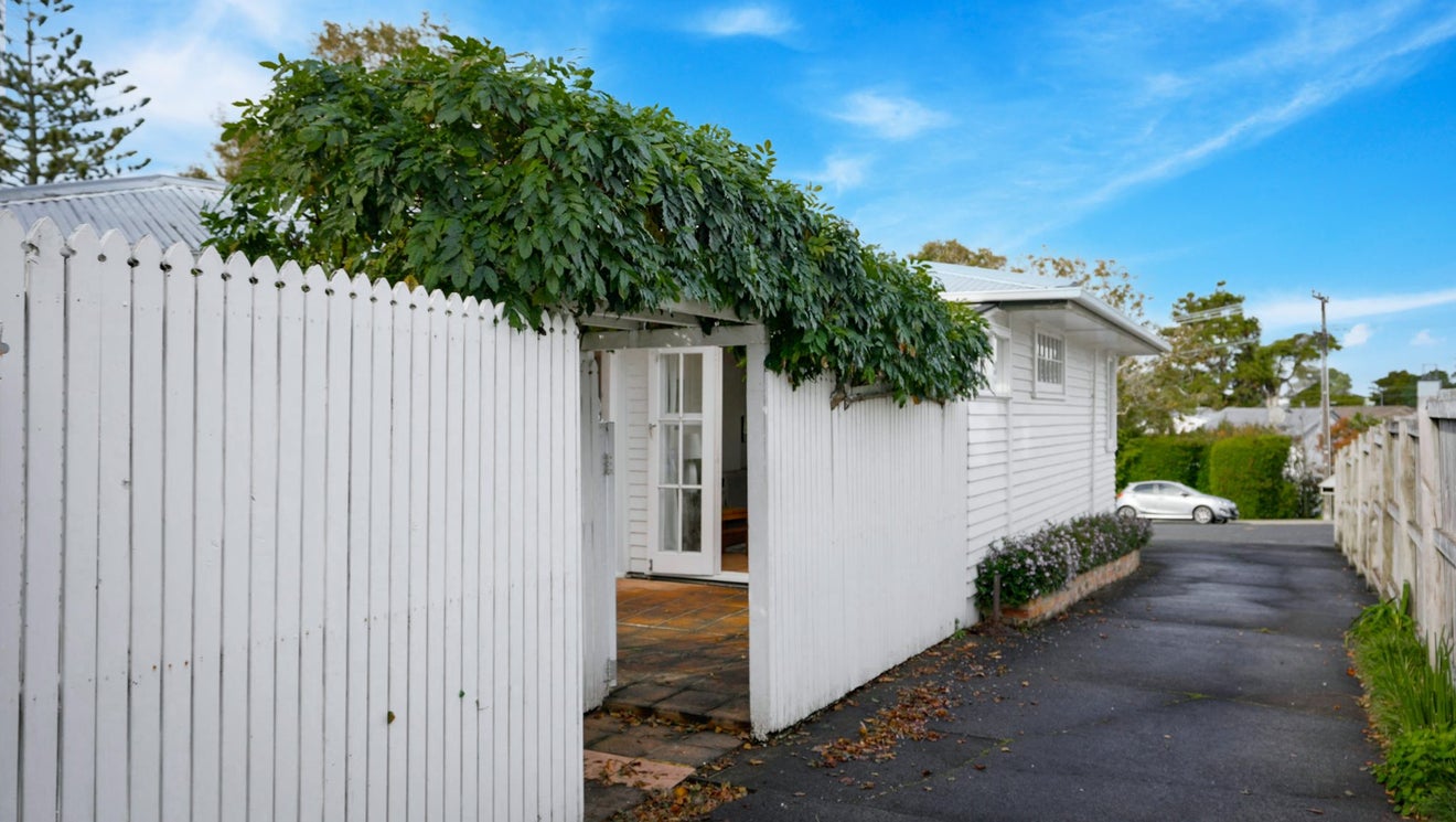 1/45 Wolsley Avenue, Milford, Auckland - Carousel 1