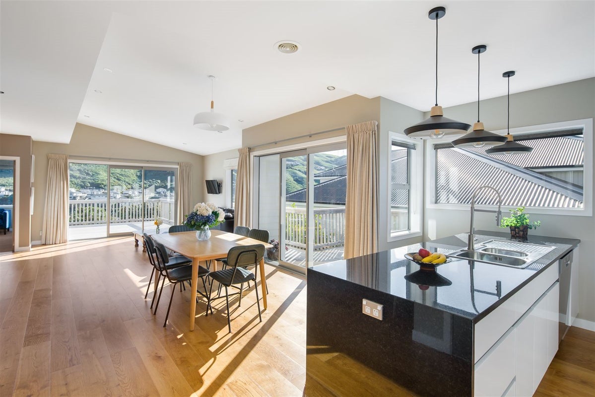 6 Prestwich Rise, Churton Park, Wellington - Carousel 2