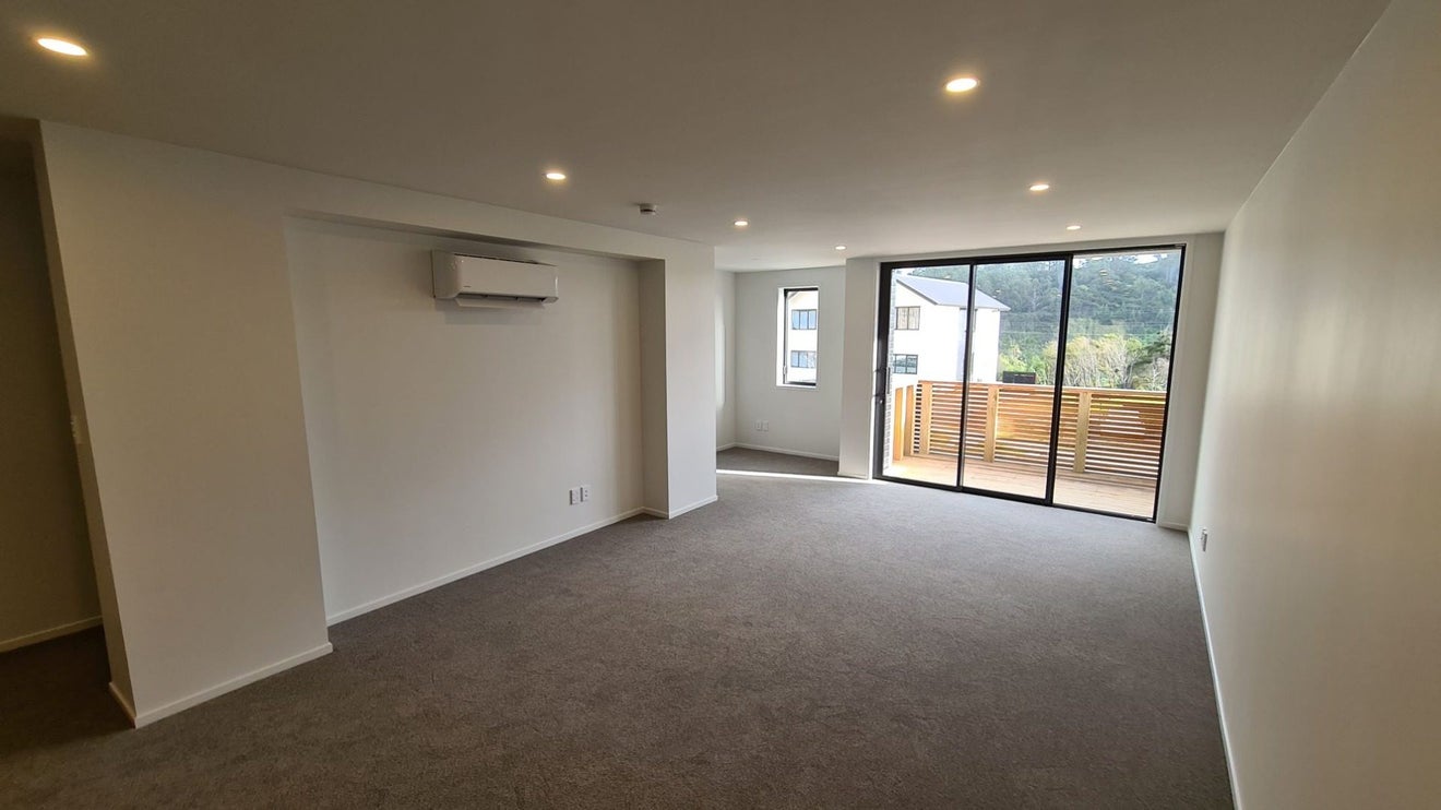 21 Holystone Road, Whitby, Porirua - Carousel 14