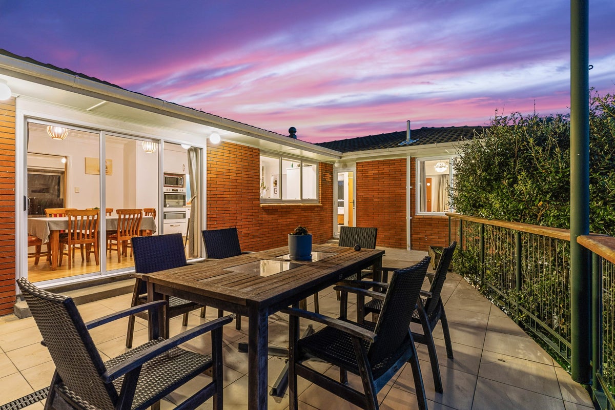 113 Tiroroa Avenue, Te Atatu South, Auckland - Carousel 2