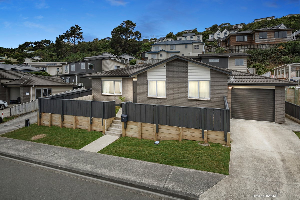11 Cresswell Place, Johnsonville, Wellington - Carousel 1
