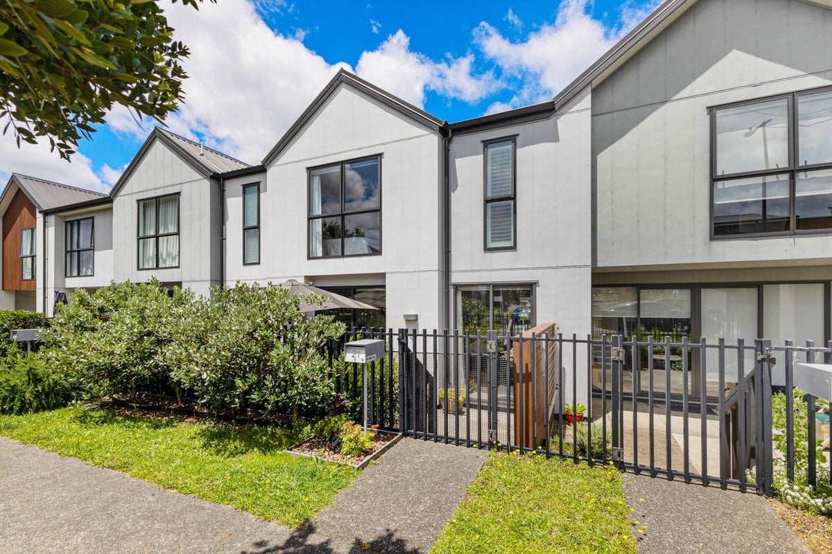 21 Gateway Avenue, Beachlands, Auckland - Carousel 1