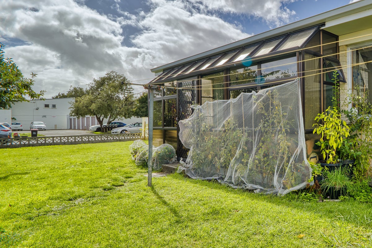 203 Pattison Road, Akina, Hastings - Carousel 14