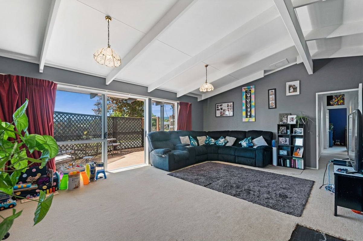 11 Cypress Place, Owhata, Rotorua - Carousel 2