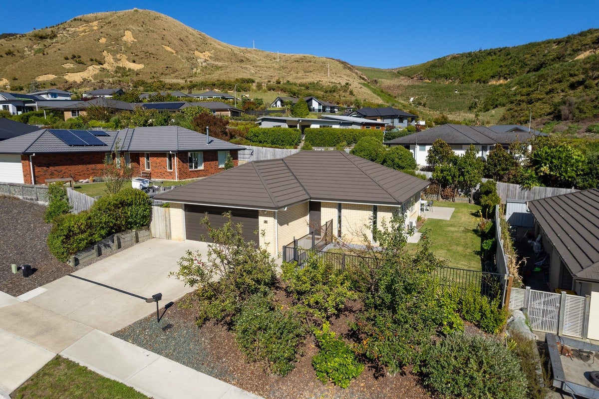 6 Devenish Place, Atawhai, Nelson - Carousel 2