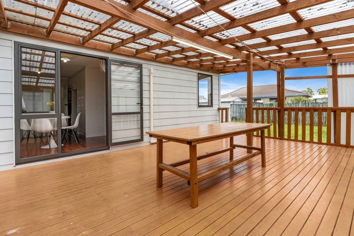 2/141 Canal Road, Avondale, Auckland - Carousel 1