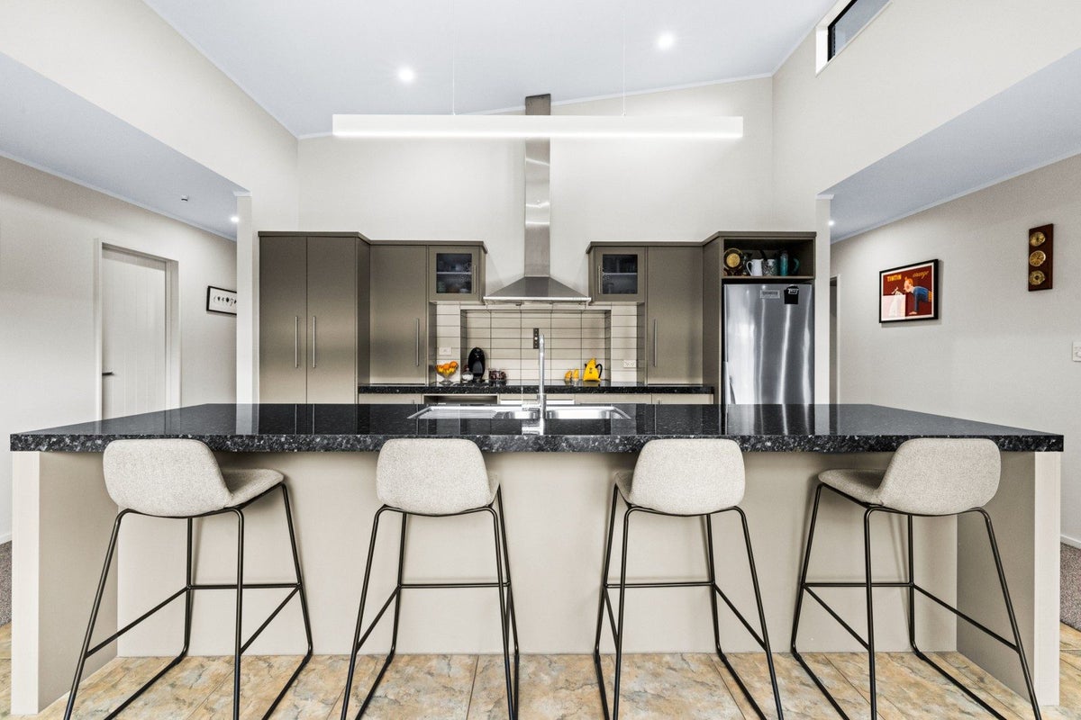 27 Pinotage Drive, Greenmeadows, Napier, Hawke's Bay - Carousel 2