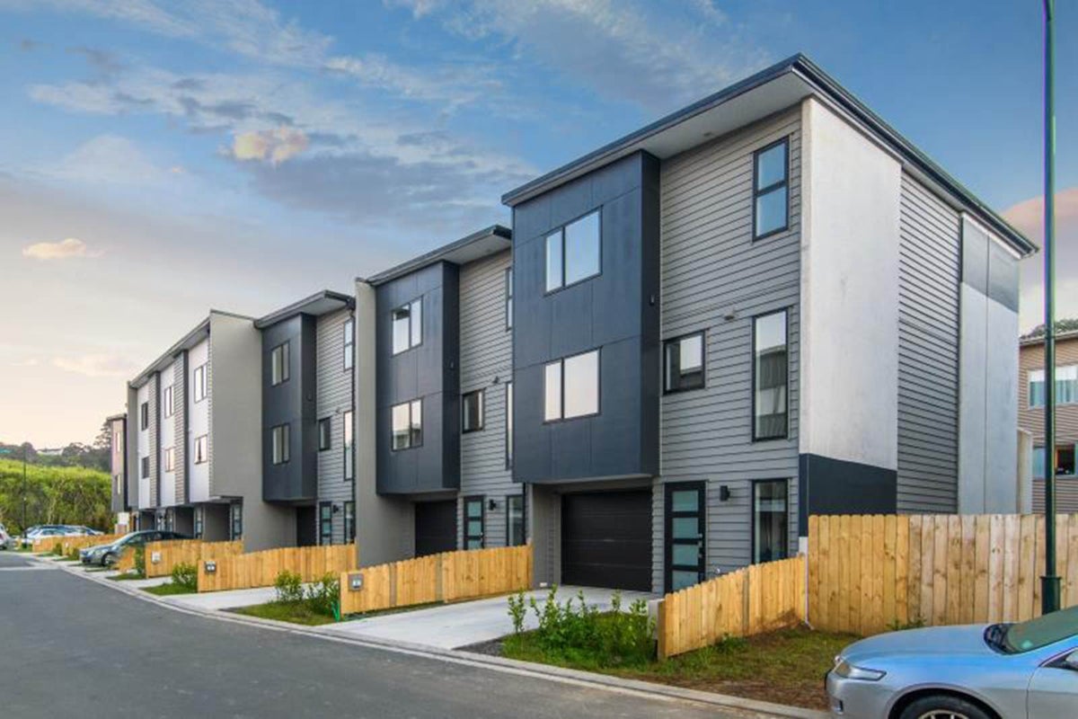2/5 Perekia Street, Albany, Auckland - Carousel 1