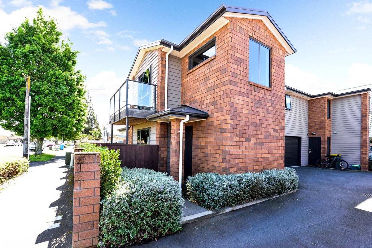 1/30 Willoughby Street, Whitiora, Hamilton - Carousel 1
