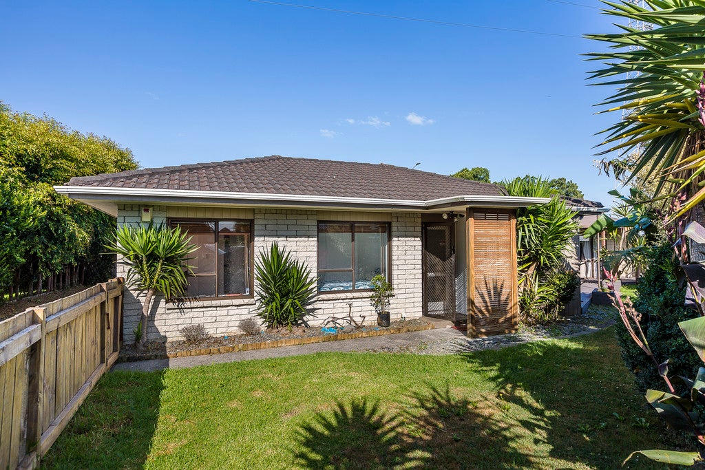 1/21 Gloaming Place, Conifer Grove, Takanini - Carousel 2