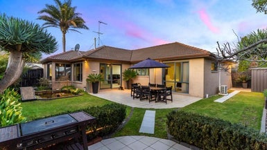 45 Lilybank Crescent, Huntington Park, Auckland - Carousel 1