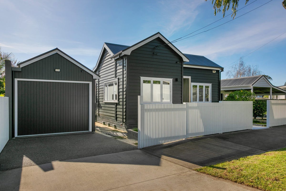 21 Saltaire Street, Avondale, Auckland - Carousel 2