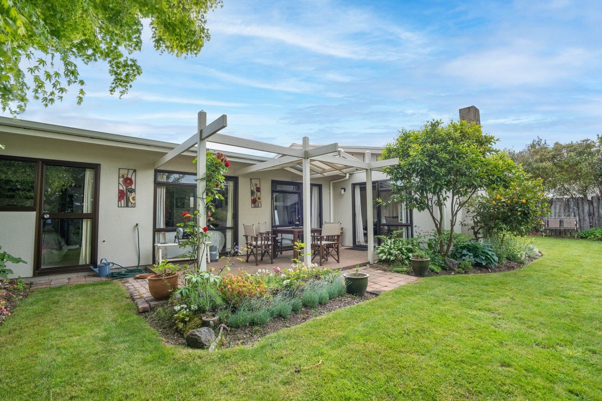 5 Dorothy Drive, Acacia Bay, Taupo - Carousel 1