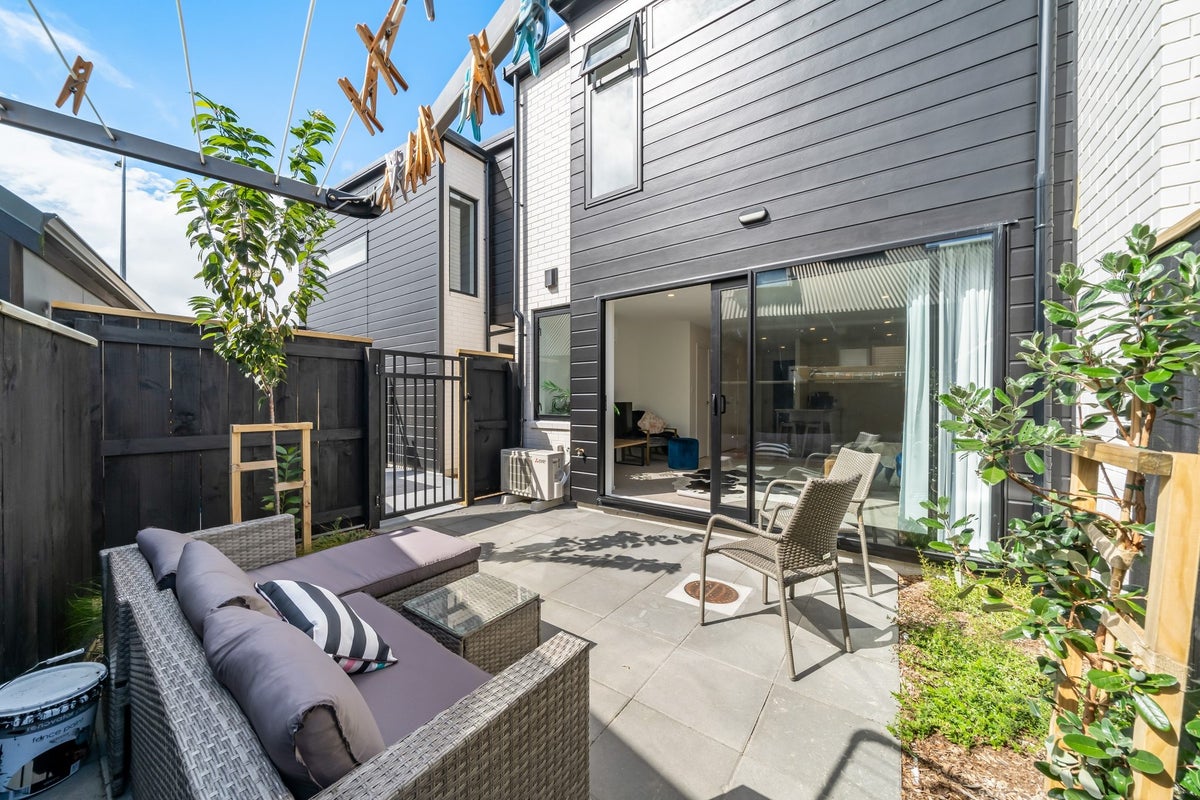 6/90 Knights Road, Hutt Central, Lower Hutt - Carousel 24