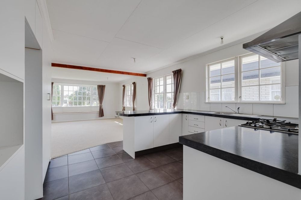 39 John F Kennedy Drive, Milson, Palmerston North - Carousel 2