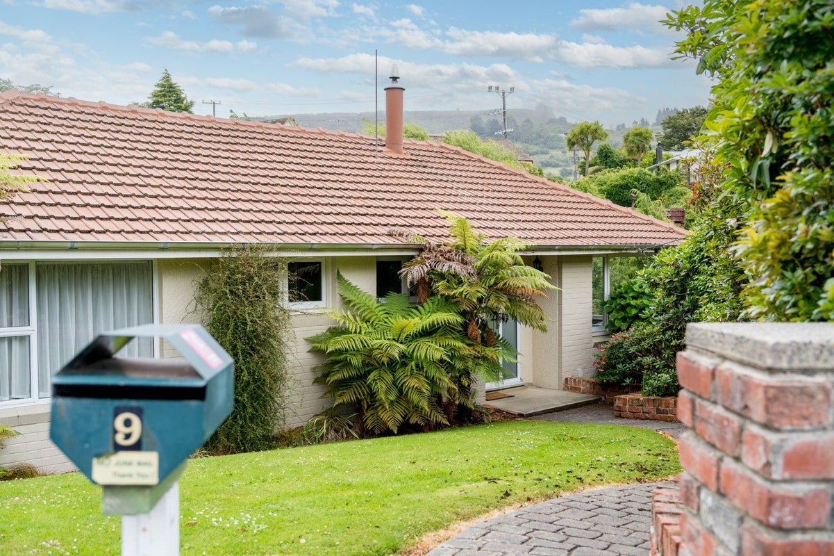 9 Blantyre Road, Wakari, Dunedin - Carousel 1