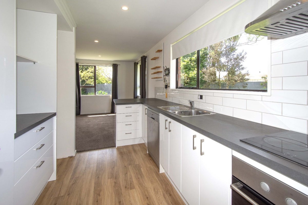 9 Momorangi Crescent, Redwood, Christchurch - Carousel 2
