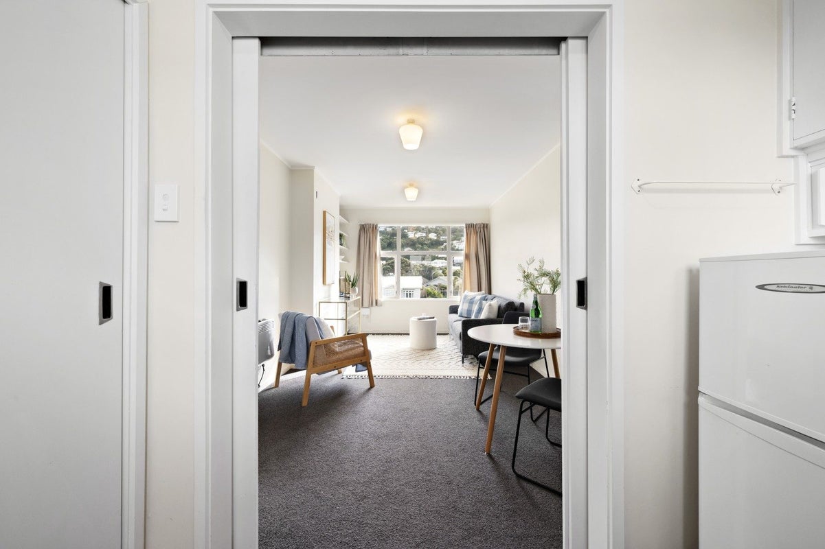 4/35 Arawa Road, Hataitai, Wellington - Carousel 1