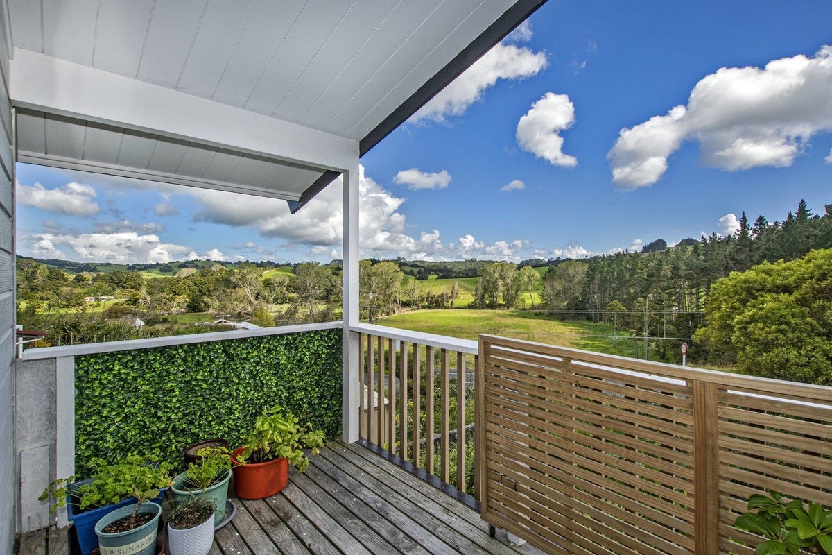 4 Skelton Crescent, Paparoa - Carousel 2