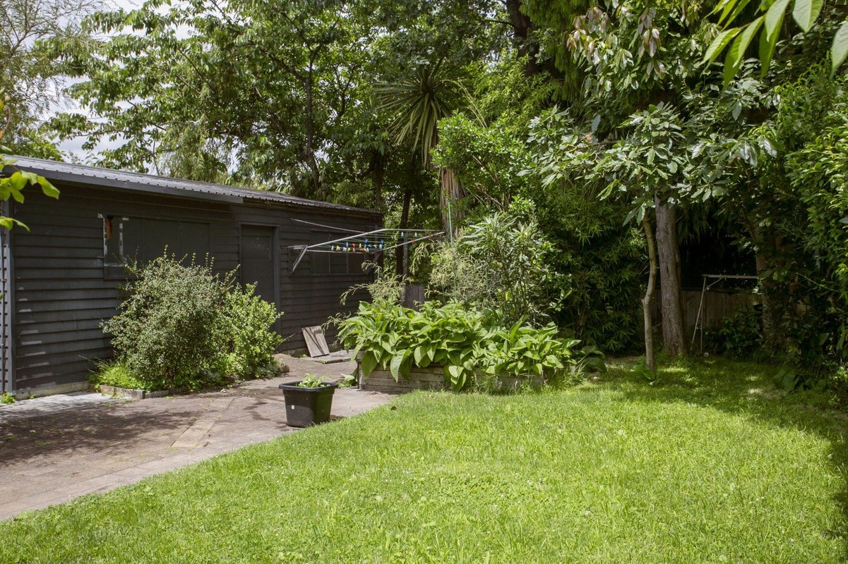 17 Charles Crescent, Rainbow Point, Taupo - Carousel 1