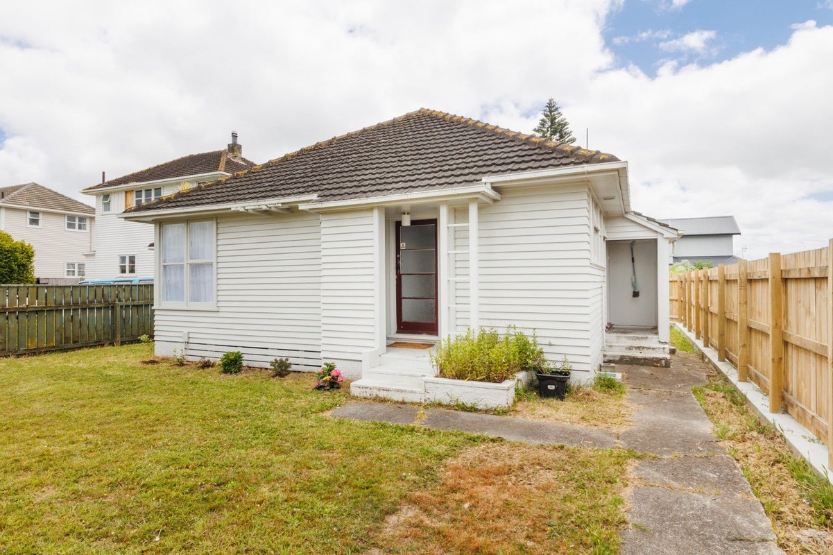 24 Tyne Street, Roslyn, Palmerston North - Carousel 1