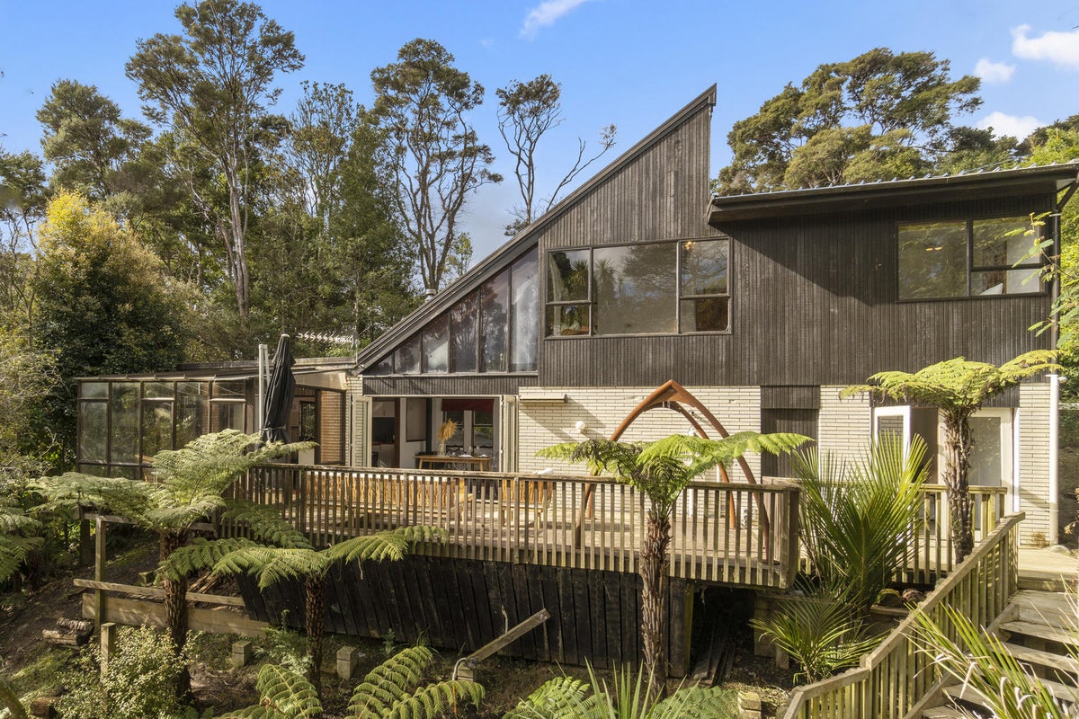195 Atkinson Road, Titirangi, Auckland - Carousel 1