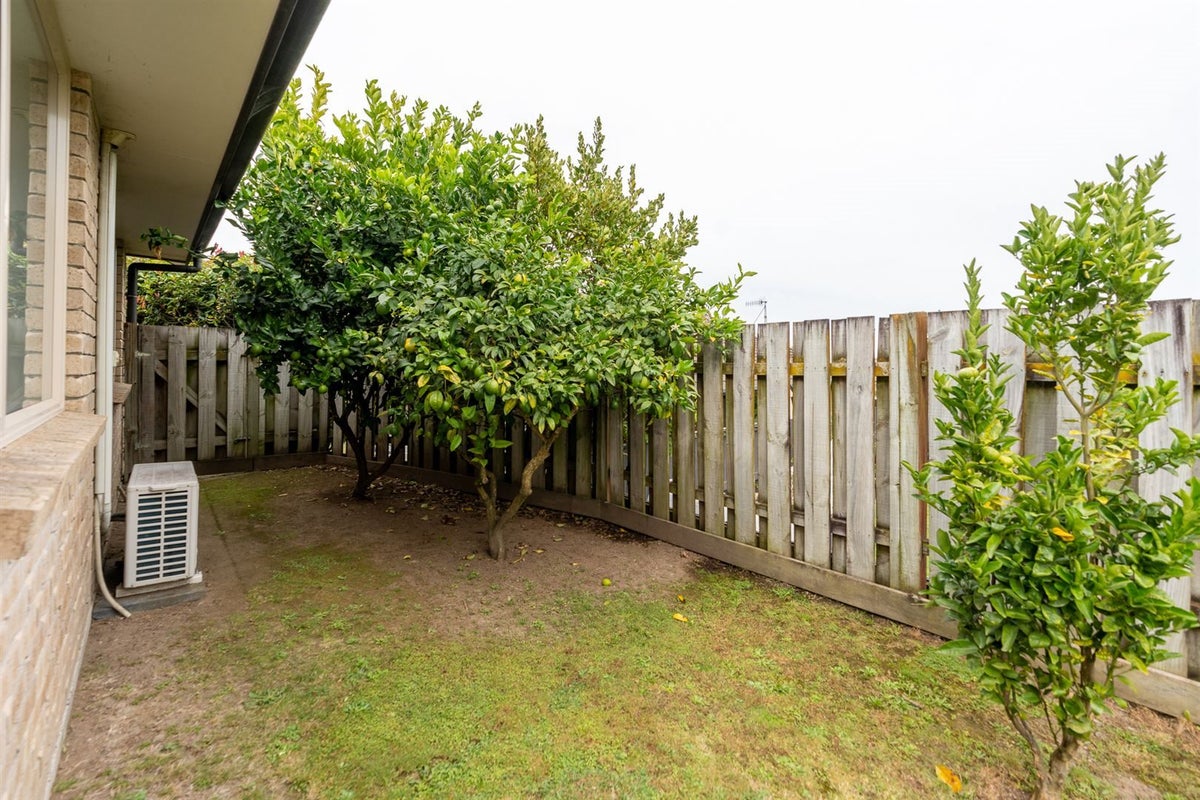 31 The Ford, Huntington, Hamilton - Carousel 23