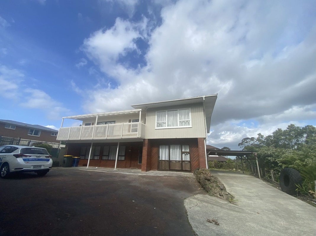 14 Reynella Drive, Massey, Auckland - Carousel 1