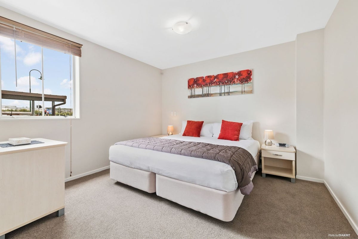 1/1 Opito Way, East Tamaki, Auckland - Carousel 1