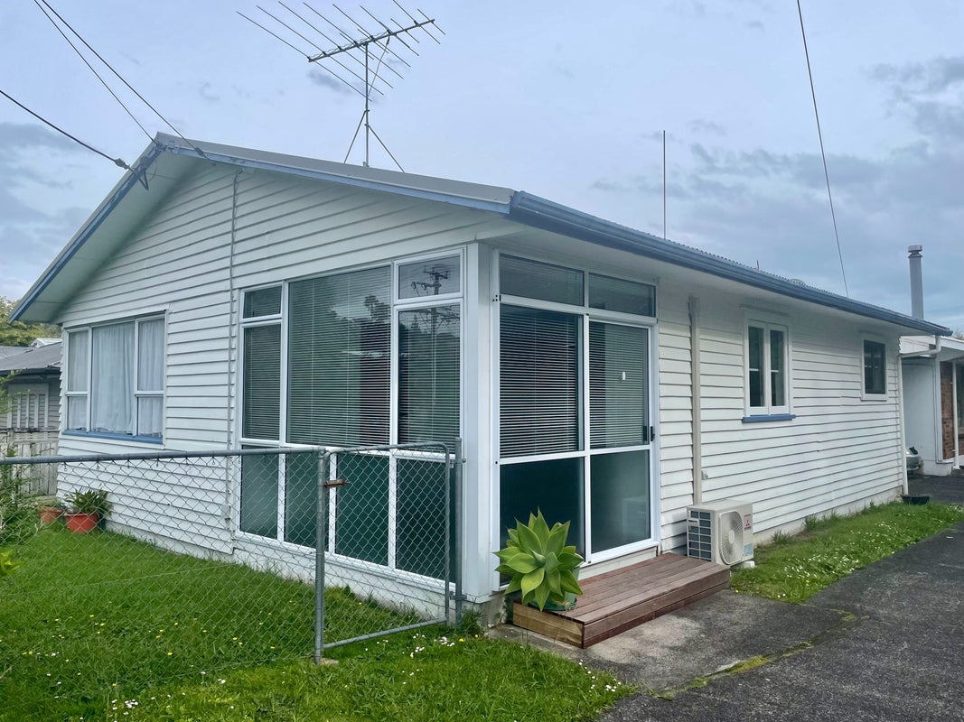 70 Routley Drive, Glen Eden, Auckland - Carousel 1
