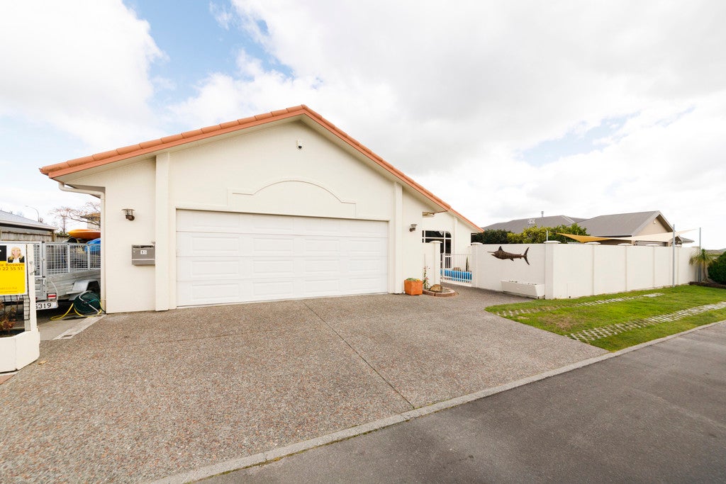 15 Sycamore Crescent, Fitzherbert, Palmerston North - Carousel 20
