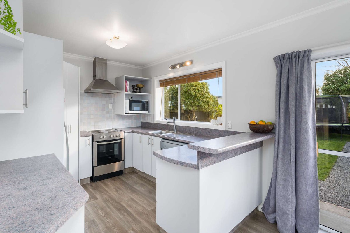 38 Wilton Crescent, Bishopdale, Christchurch - Carousel 2