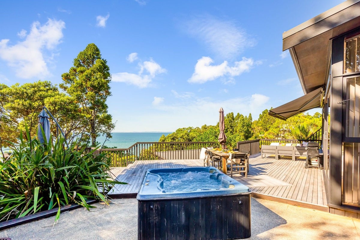 2 Okewa Road, Titirangi, Auckland - Carousel 16