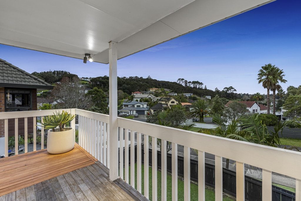 4 Kestrel Heights, Arkles Bay, Whangaparaoa - Carousel 1