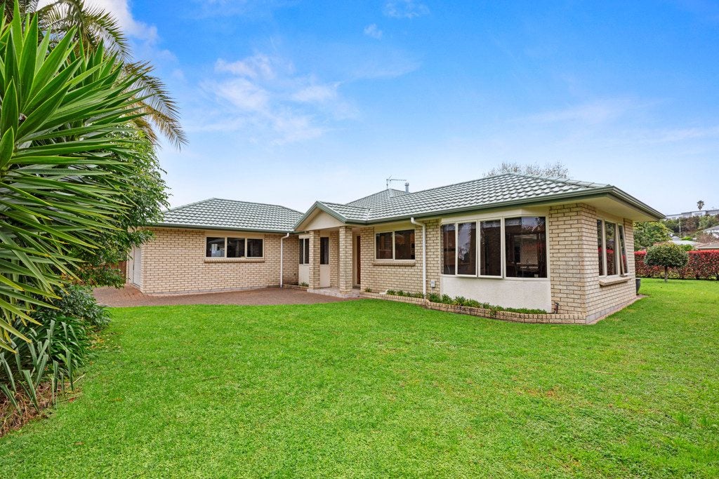 19 Castlewold Drive, Bethlehem, Tauranga - Carousel 2