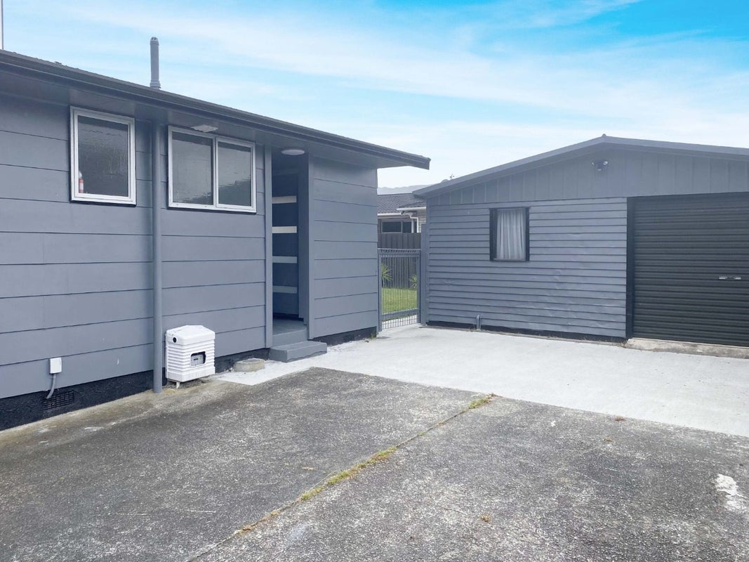 32B Hartford Crescent, Totara Park, Upper Hutt - Carousel 1