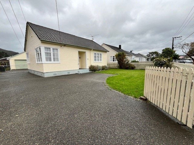 12 Rumgay Street, Fairfield, Lower Hutt - Carousel 1