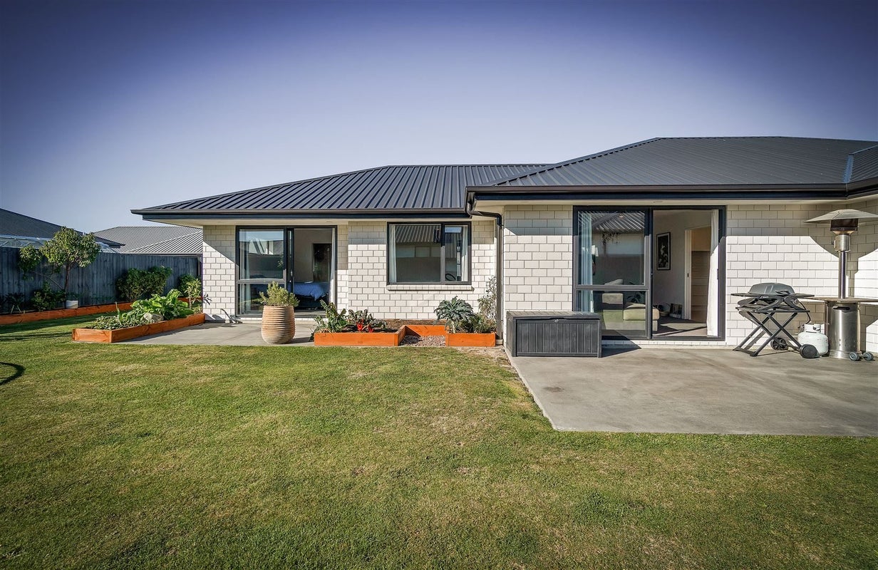 75 Southfield Drive, Lincoln, Lincoln - Carousel 2