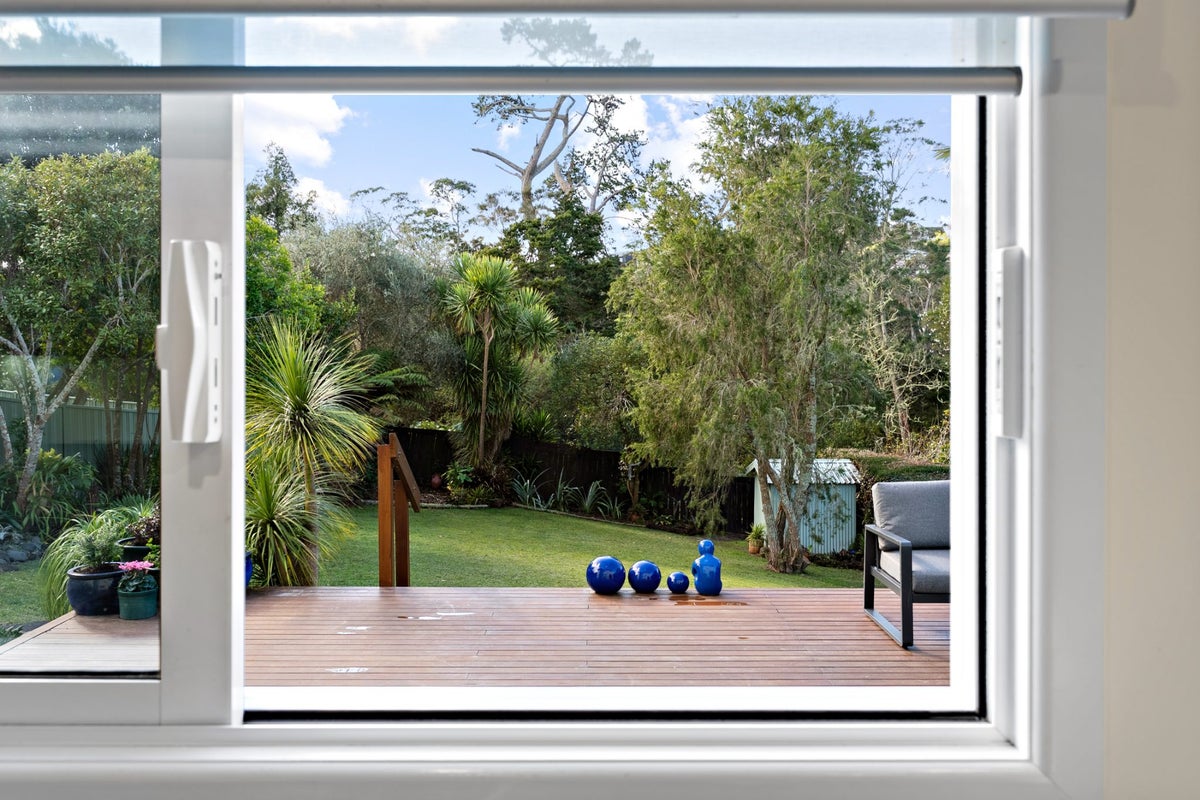 41 Lauderdale Road, Birkdale, Auckland - Carousel 2