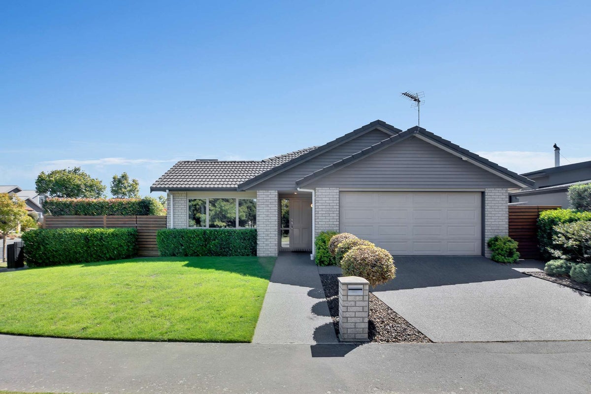 2 Kapiti Street, Parklands, Christchurch - Carousel 1
